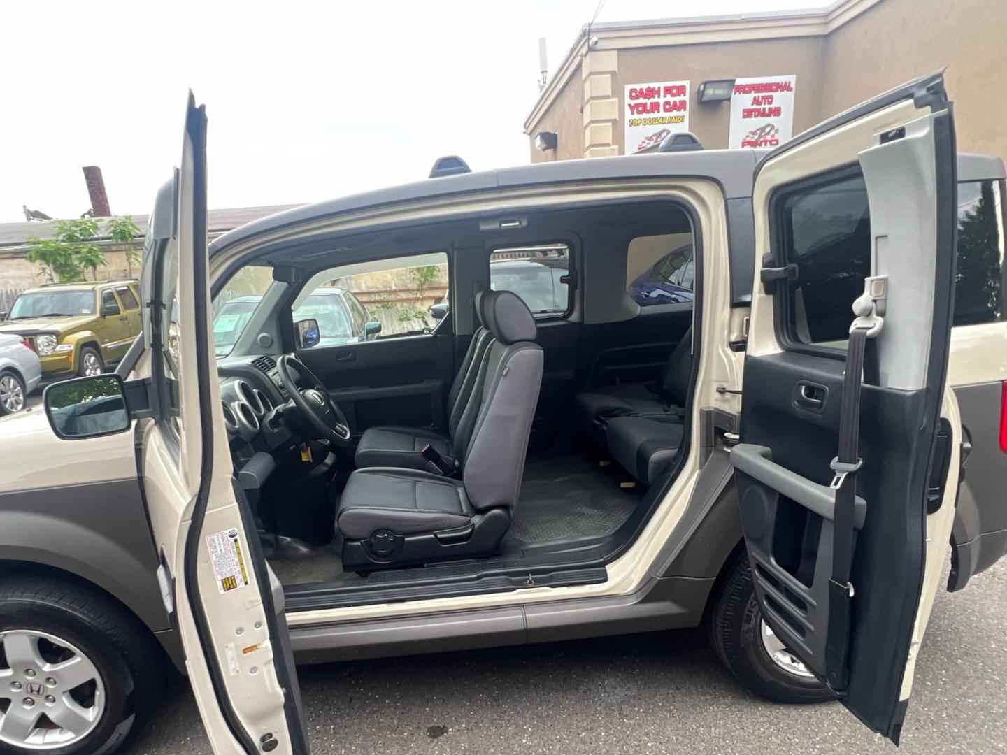 2005 Beige /Gray Honda Element EX 4WD 4-spd AT (5J6YH286X5L) with an 2.4L L4 DOHC 16V engine, 4 Speed Automatic Overdrive transmission, located at 1018 Brunswick Ave, Trenton, NJ, 08638, (609) 989-0900, 40.240086, -74.748085 - Photo#8